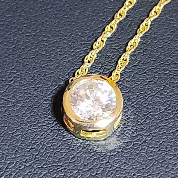 Vintage Gold Toned Necklace with Crystal Pendant - Picture 11 of 11